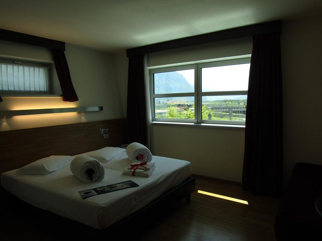 Al Marinaio Hotel Garni Trento Exteriör bild